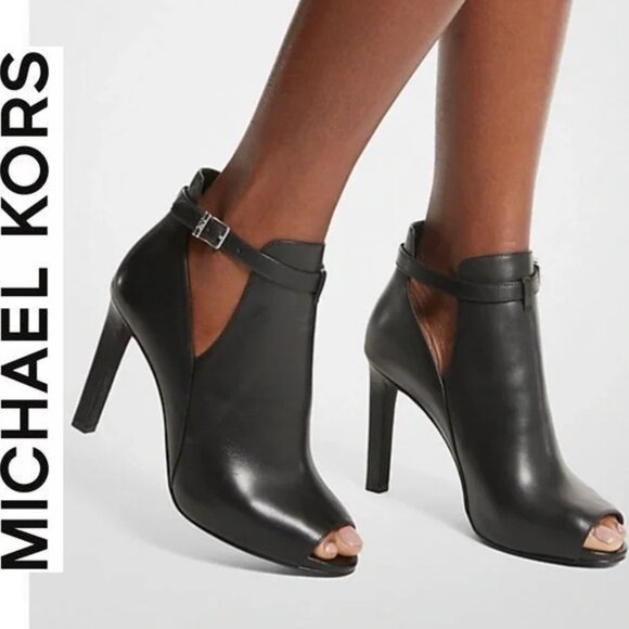 NWOB ~ MICHAEL KORS LAWSON OPEN TOE BOOTIES sz 9.5 - Picture 1 of 10